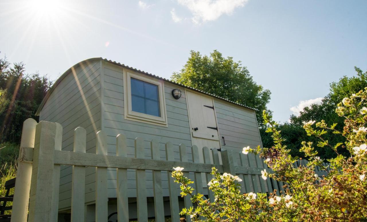 Hilltop Hut Чёч Стретон Экстерьер фото