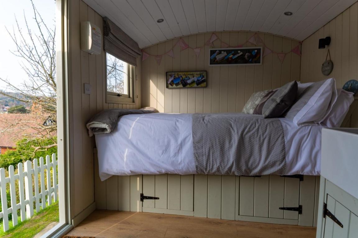 Hilltop Hut Чёч Стретон Экстерьер фото