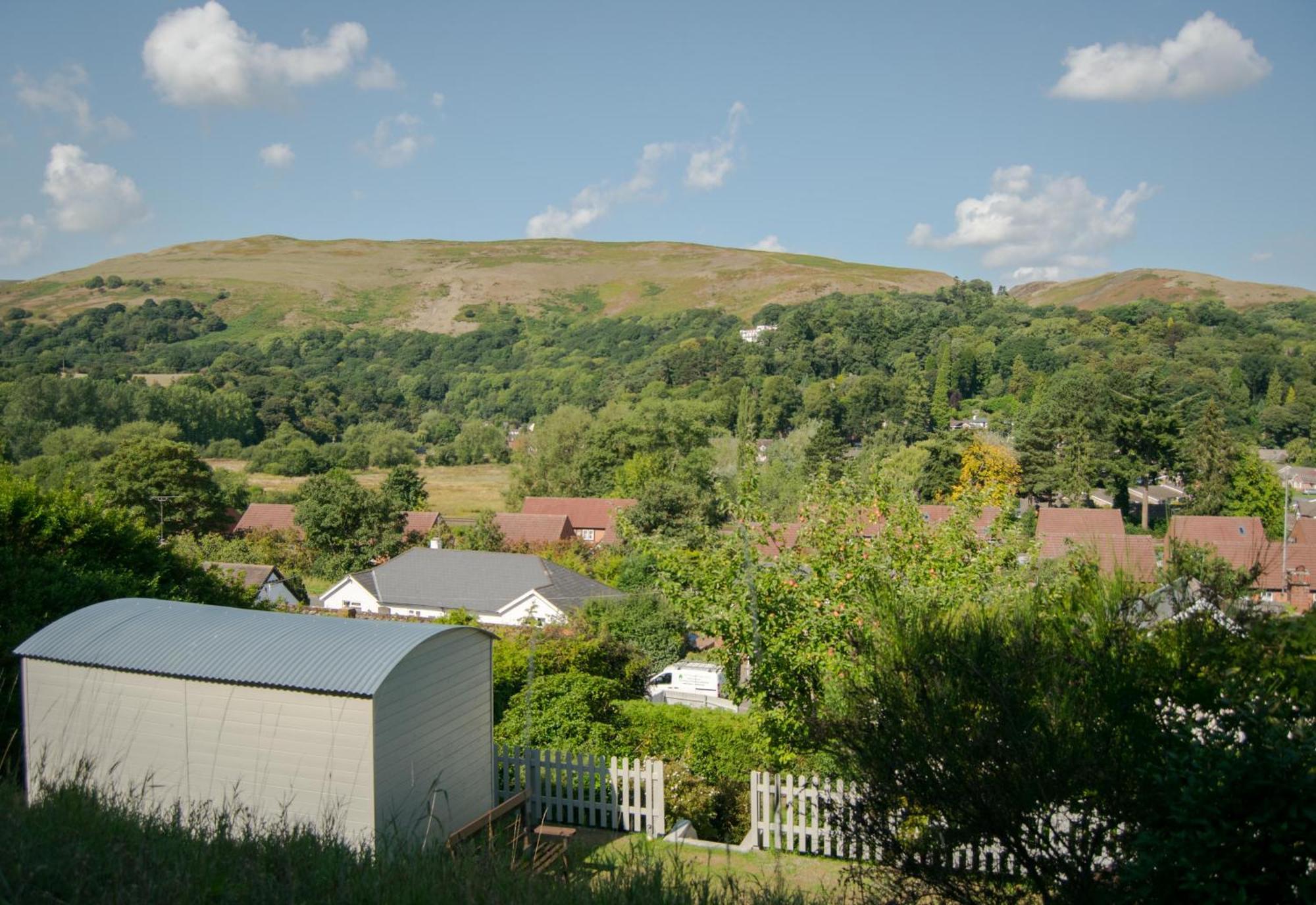 Hilltop Hut Чёч Стретон Экстерьер фото