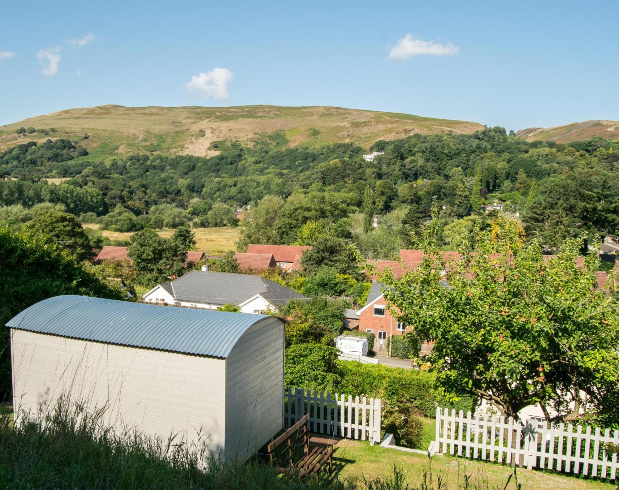 Hilltop Hut Чёч Стретон Экстерьер фото