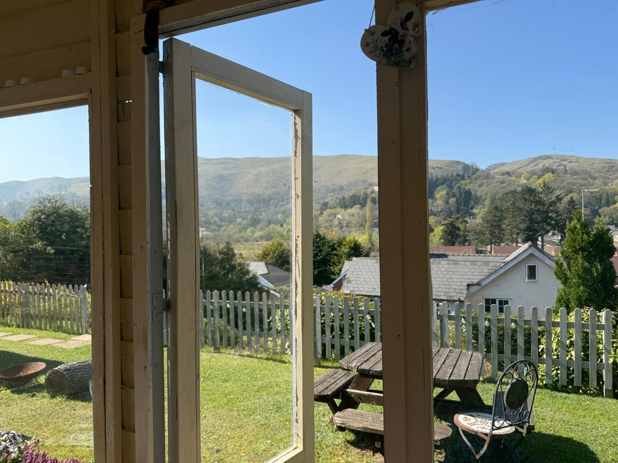 Hilltop Hut Чёч Стретон Экстерьер фото